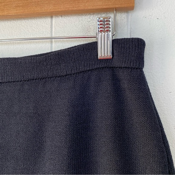 St John Basics Black Santana Knit Skirt Size 8 Pockets Knee Length Pull On - Picture 6 of 10